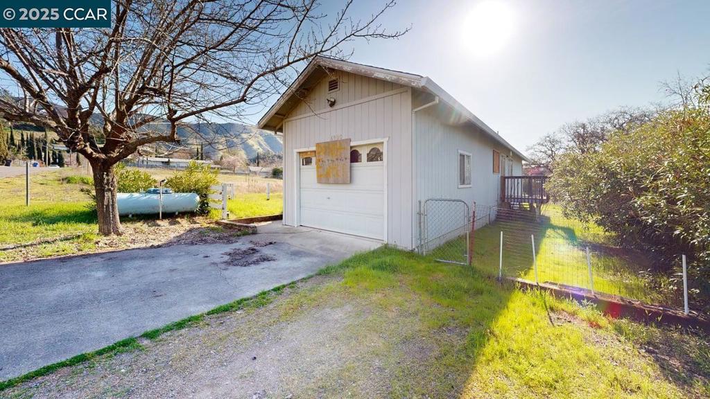 6900 Glenn St Property Photo 1