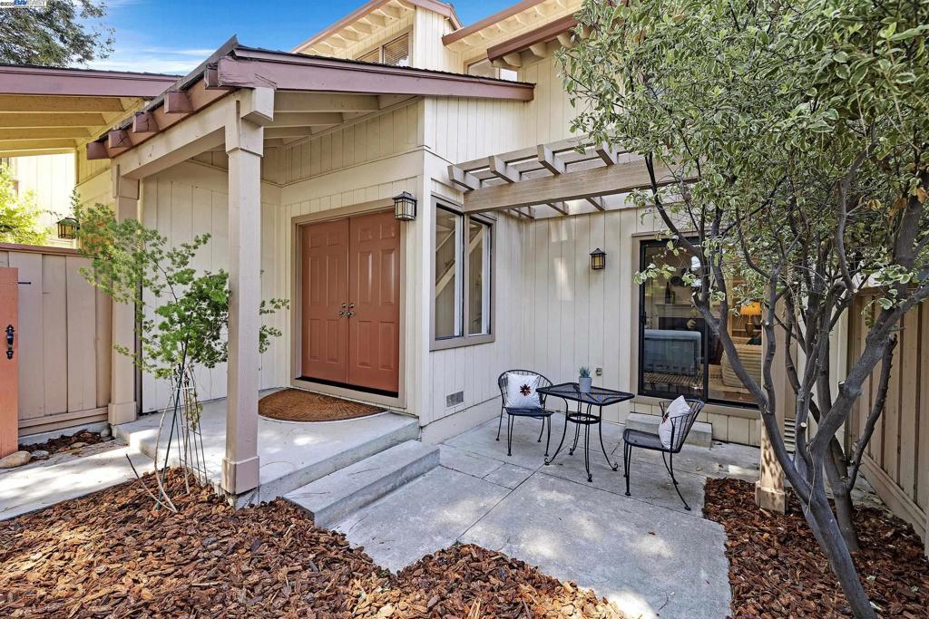38490 Redwood Ter Property Photo 1