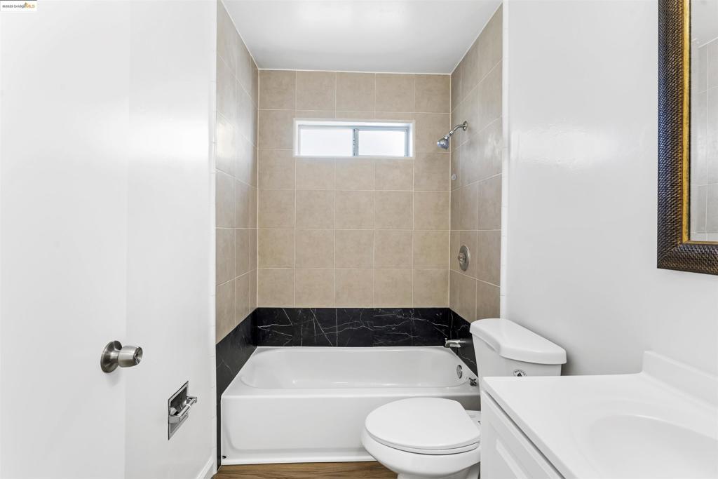 1259 Carrison St Property Photo 9