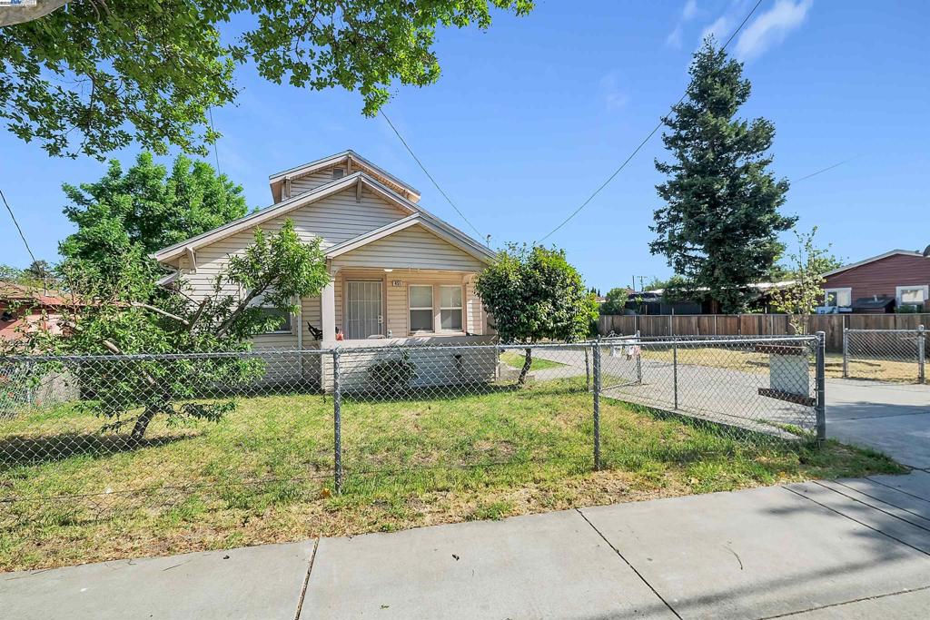 451 Hampton Rd Property Photo 1