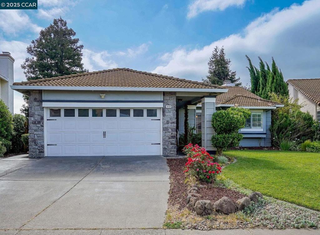 2430 Bay Hill Dr Property Photo