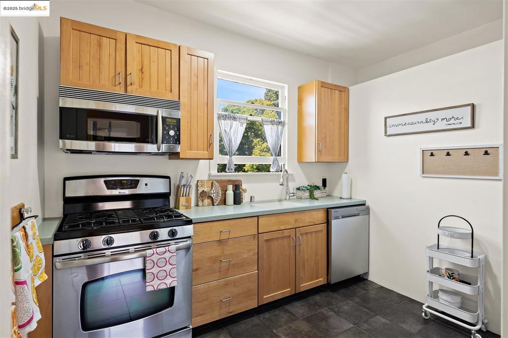 2611 Piedmont Ave 4 Property Photo 9