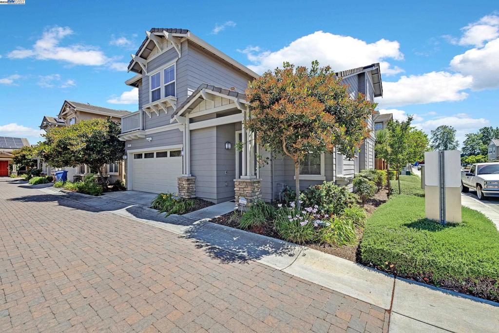 470 Chicory Ct