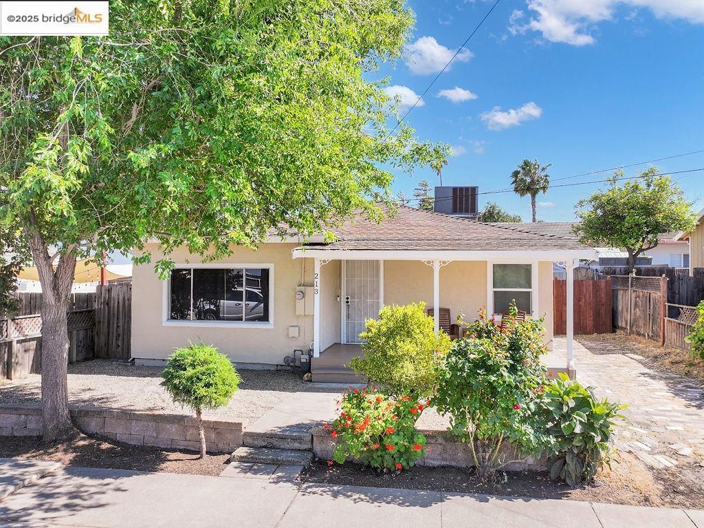 213 W Ruby Street Property Photo 1