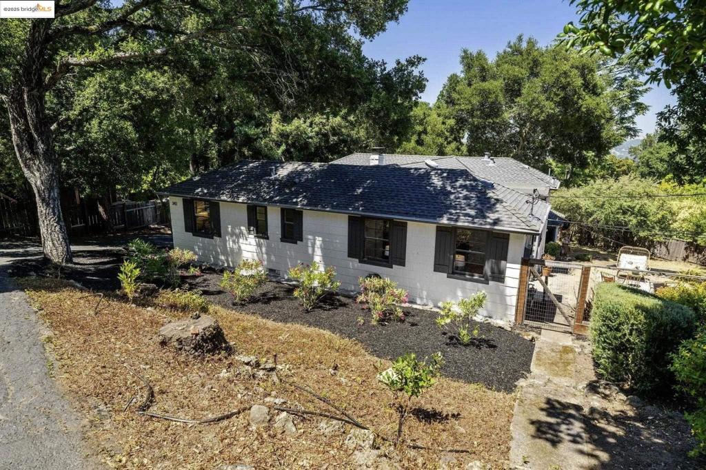 342 El Toyonal Property Photo 2