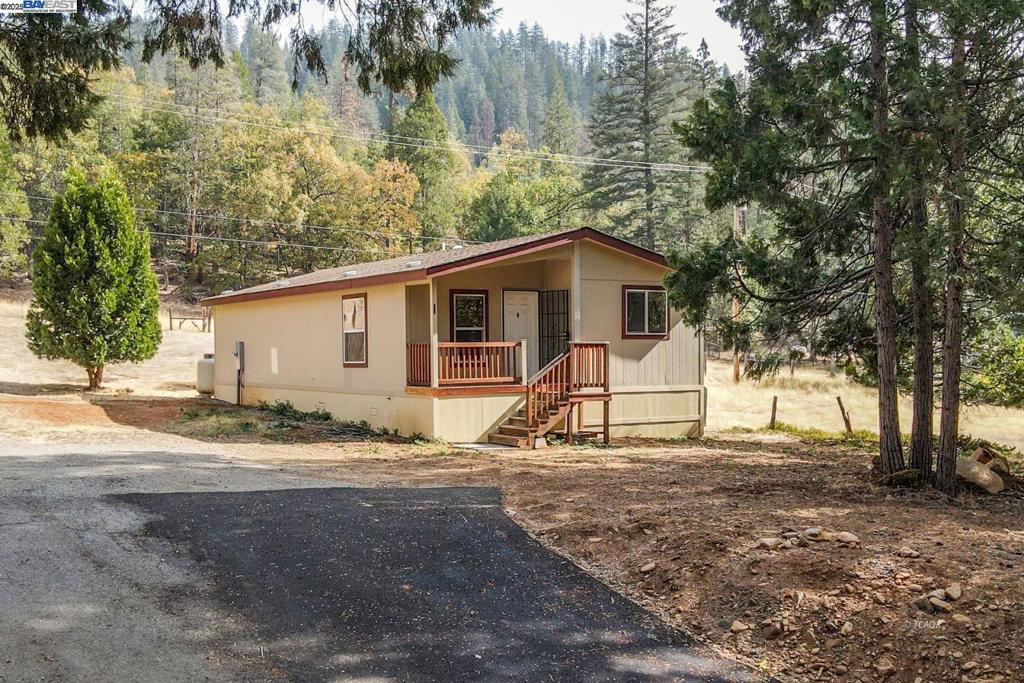1260 East Weaver Creek Rd Property Photo