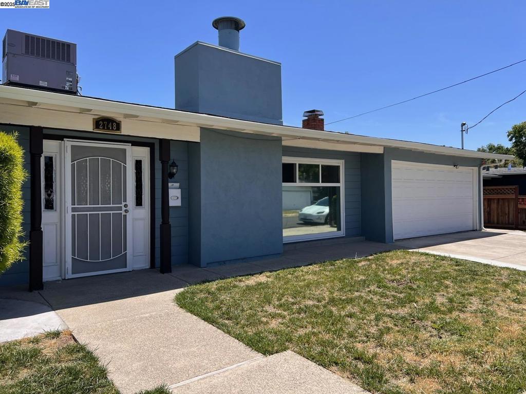 2748 Eastgate Ave Property Photo 2