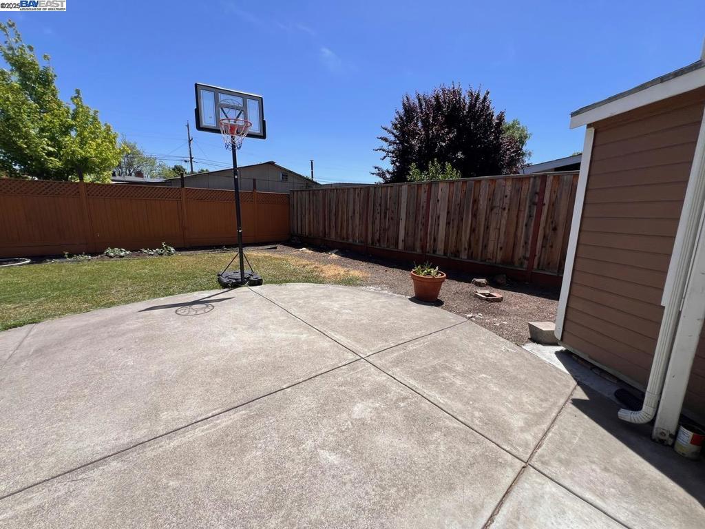 2748 Eastgate Ave Property Photo 23