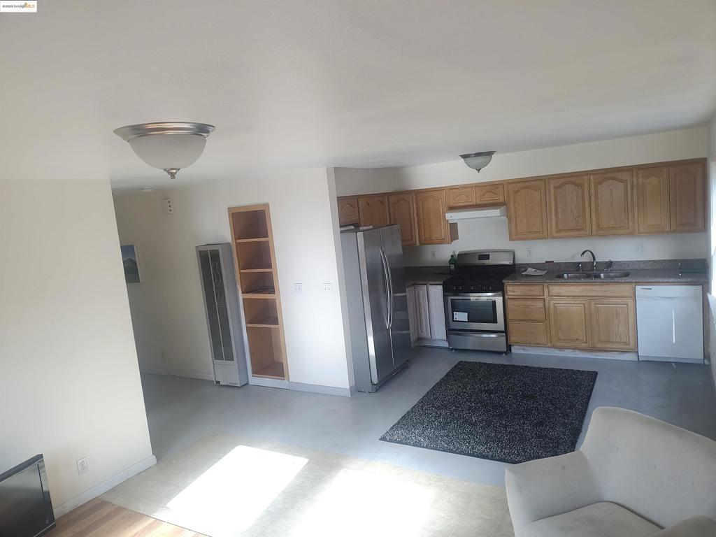 3532 San Leandro St Property Photo 14