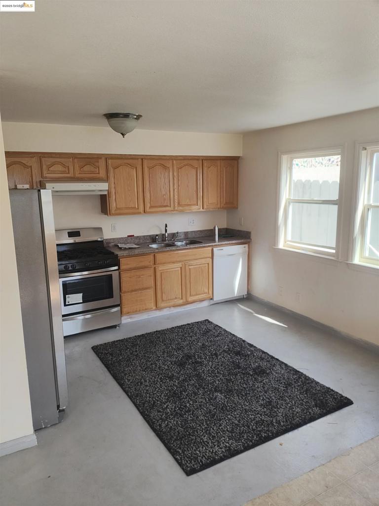 3532 San Leandro St Property Photo 4