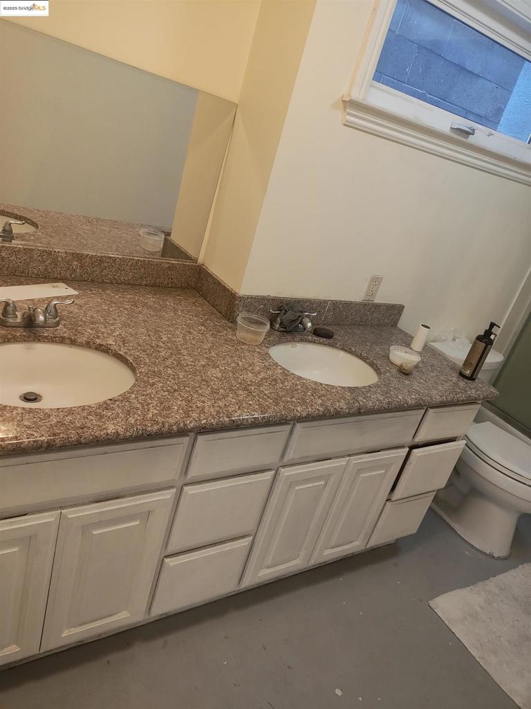 3532 San Leandro St Property Photo 6