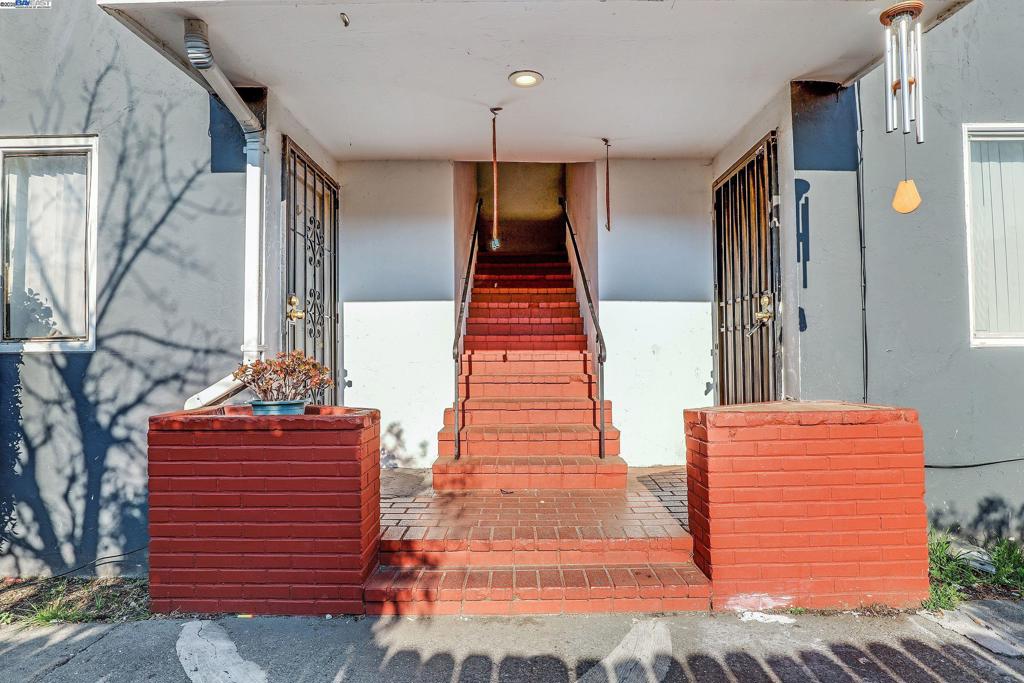 7448 Lockwood St Property Photo 4