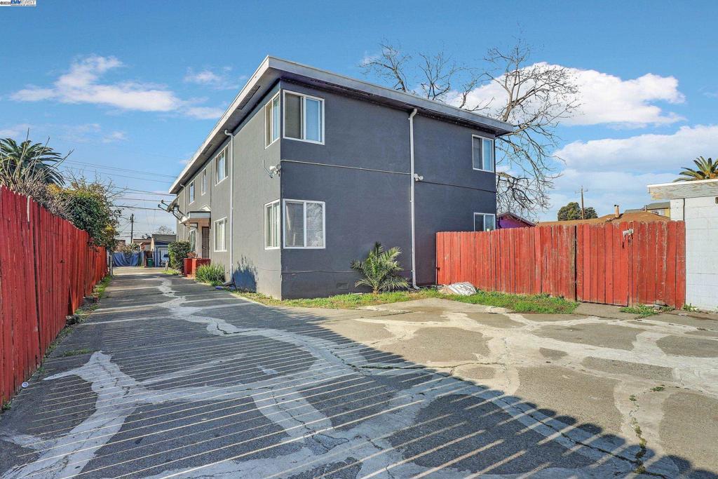 7448 Lockwood St Property Photo 29