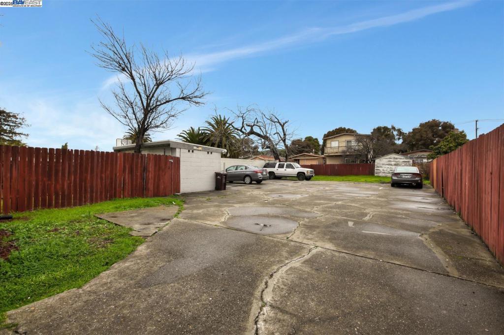 7448 Lockwood St Property Photo 32