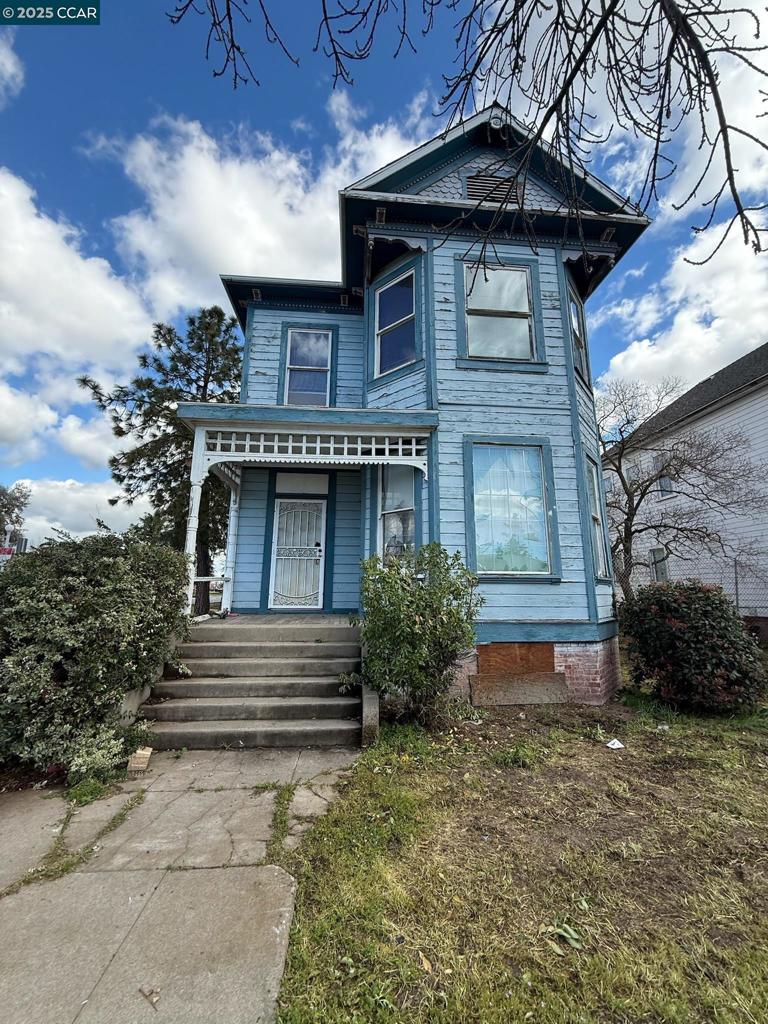 151 S 3rd Ave Property Photo 1