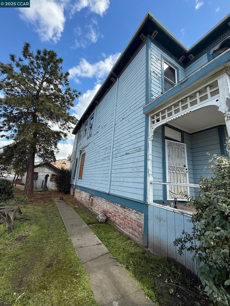 151 S 3rd Ave Property Photo 2