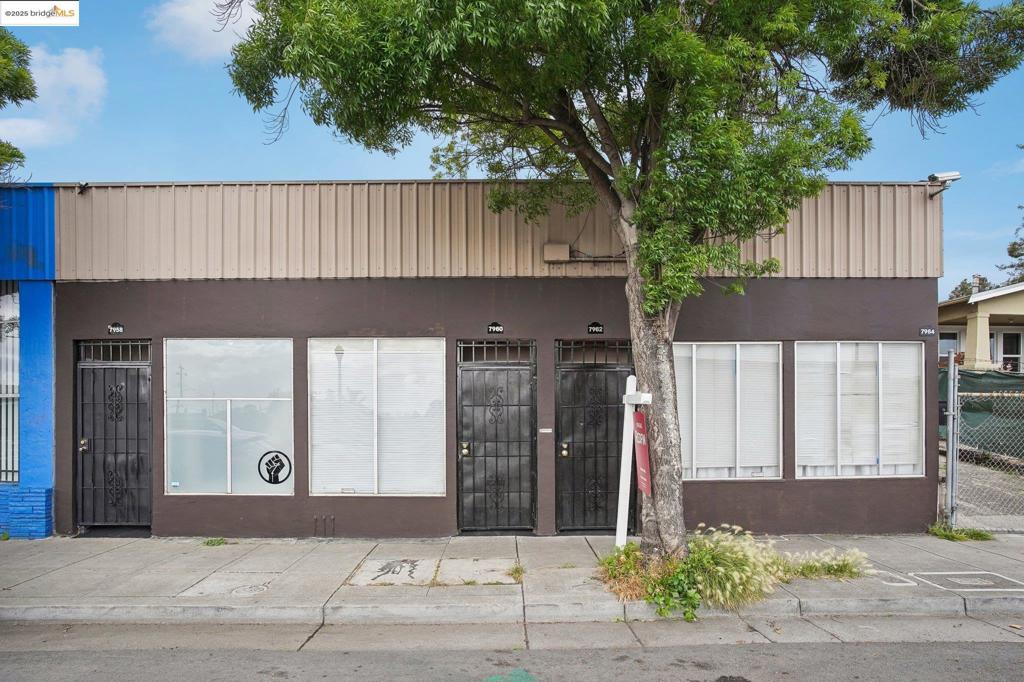7960 Macarthur Blvd Property Photo 1