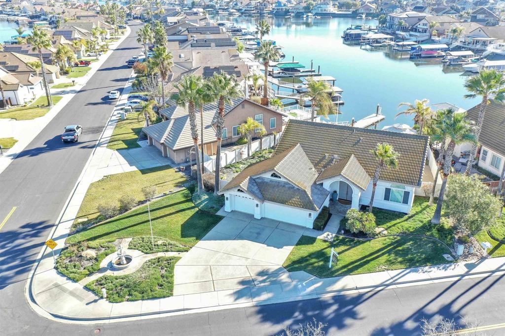 2015 Newport Dr Property Photo 1