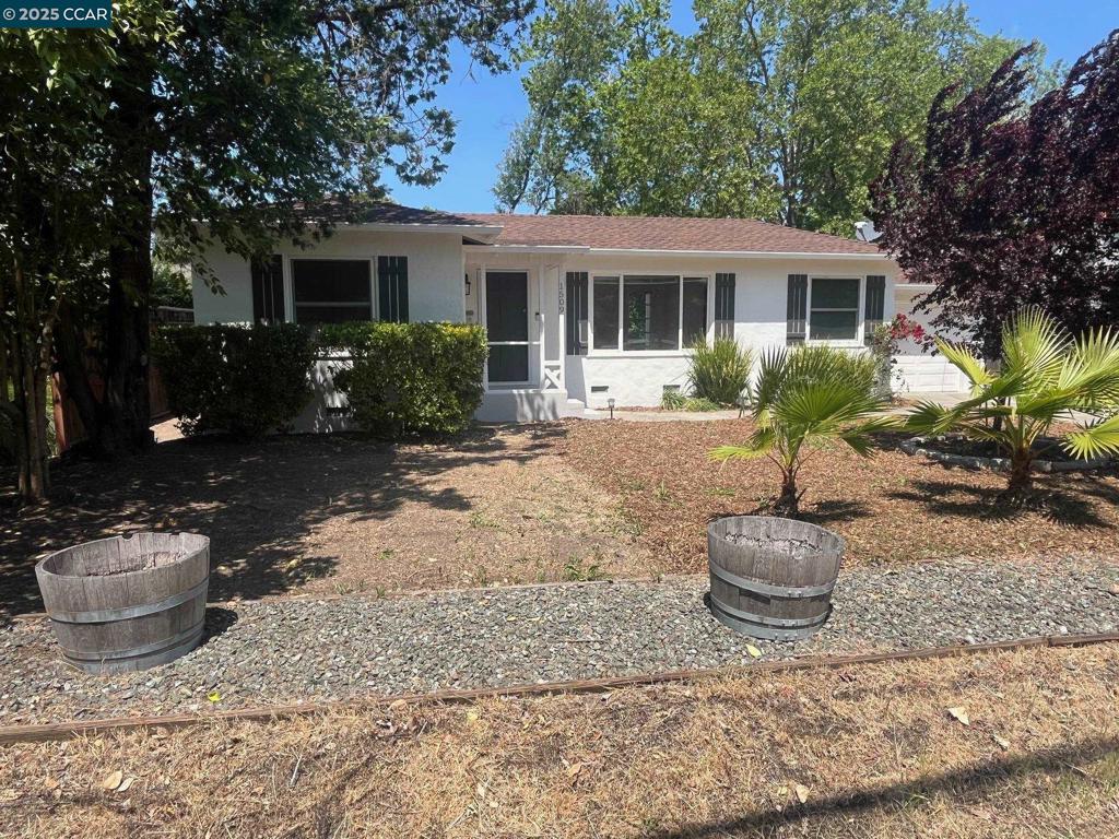 1509 Lake St Property Photo 1