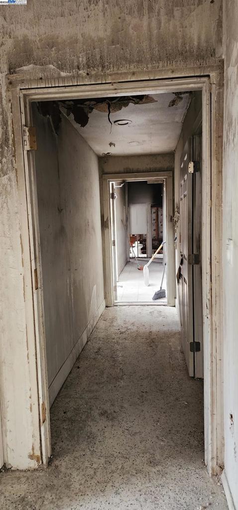 698 Hegenberger Rd Property Photo 12
