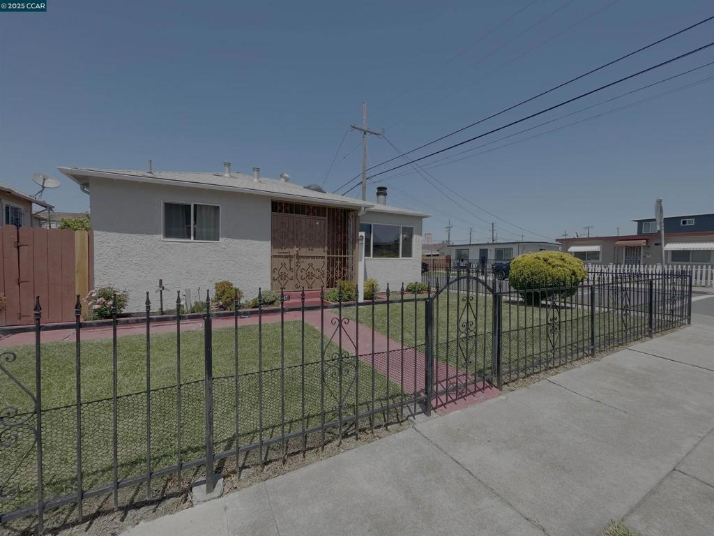 2029 Sutter Ave Property Photo
