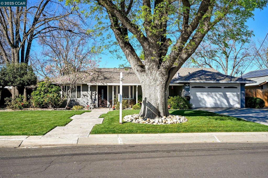 1572 Violet Way Property Photo