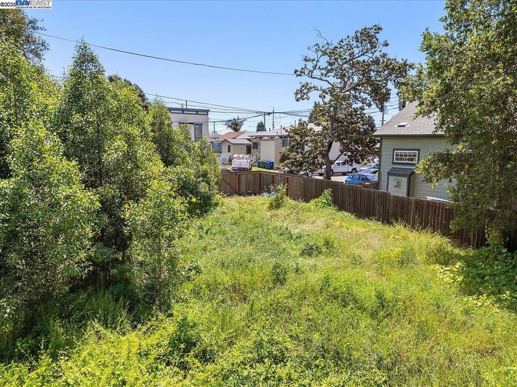 310 Spruce St Property Photo 3