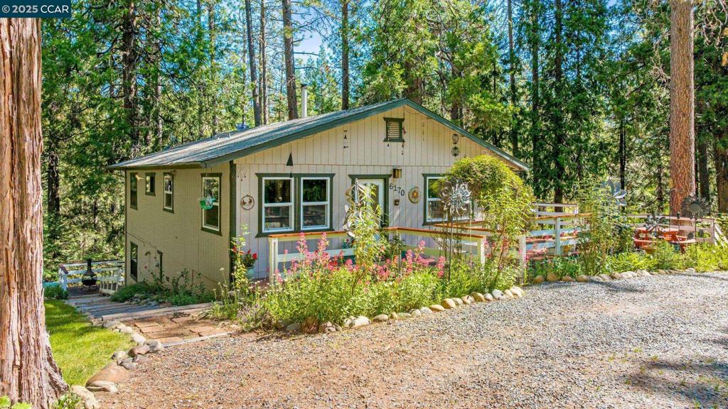 6170 Dog Town Rd Property Photo 1