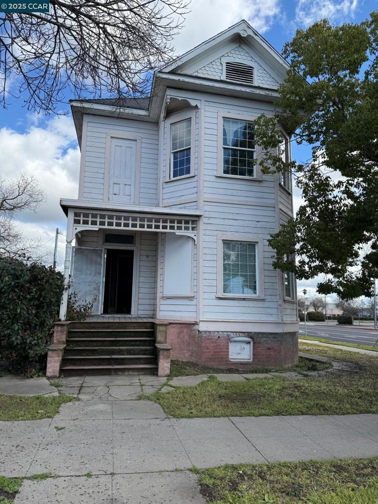 161 S 3rd Ave Property Photo 1