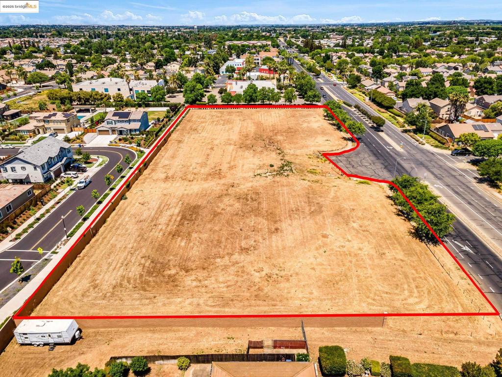 Walnut Blvd Property Photo 5