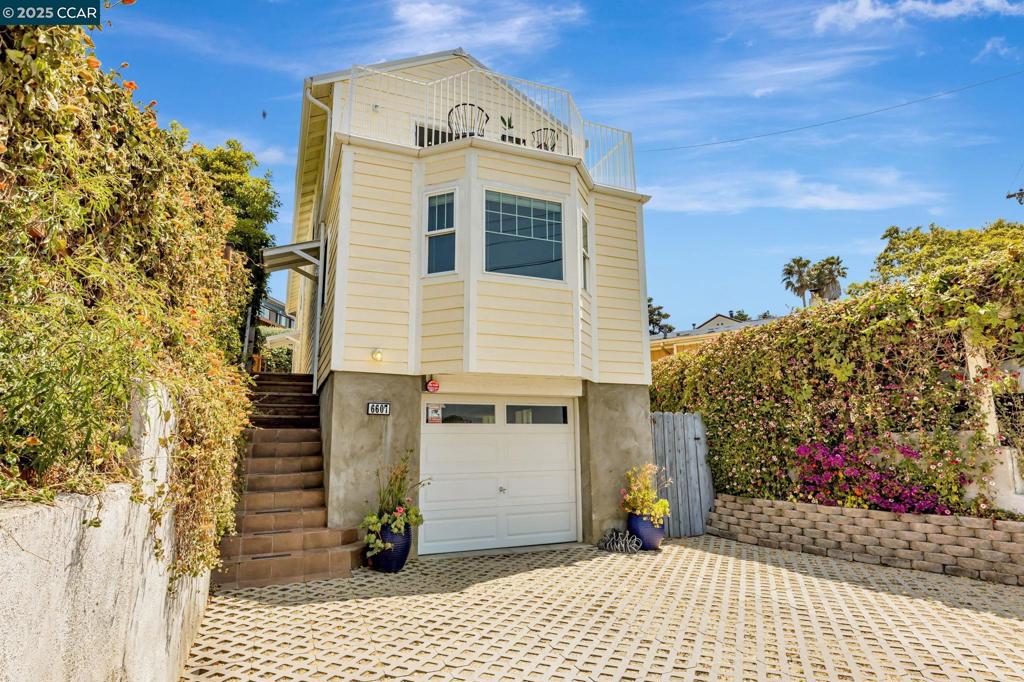 6607 Cutting Blvd Property Photo 1