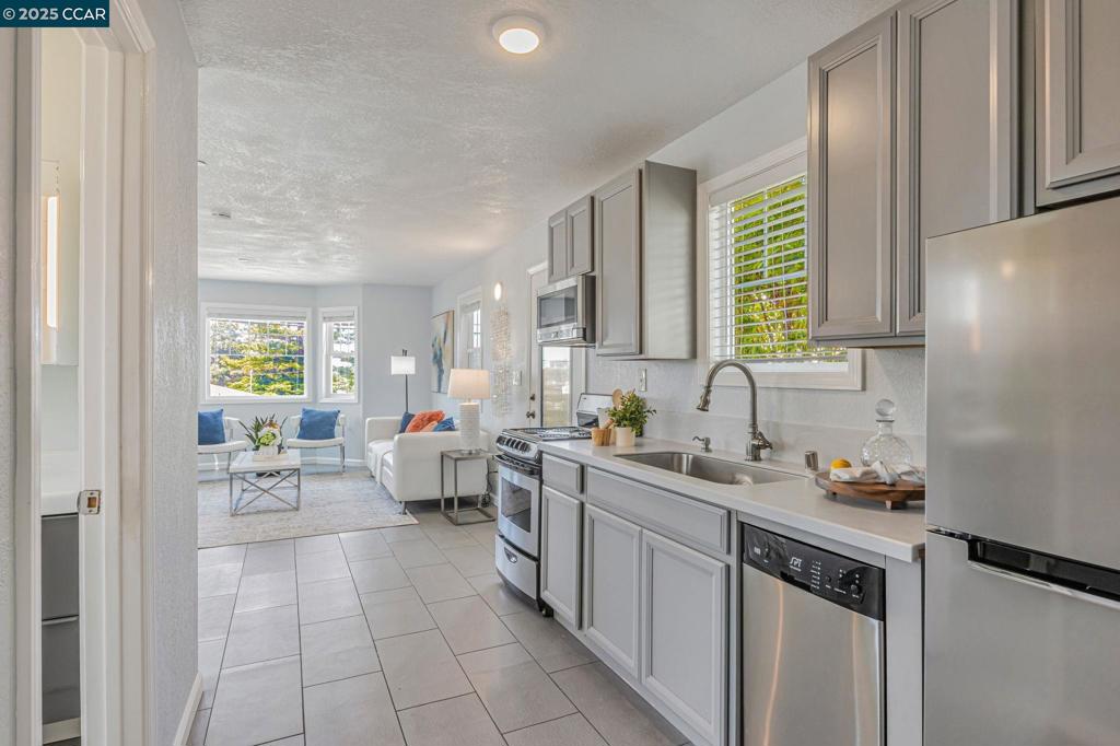 6607 Cutting Blvd Property Photo 8