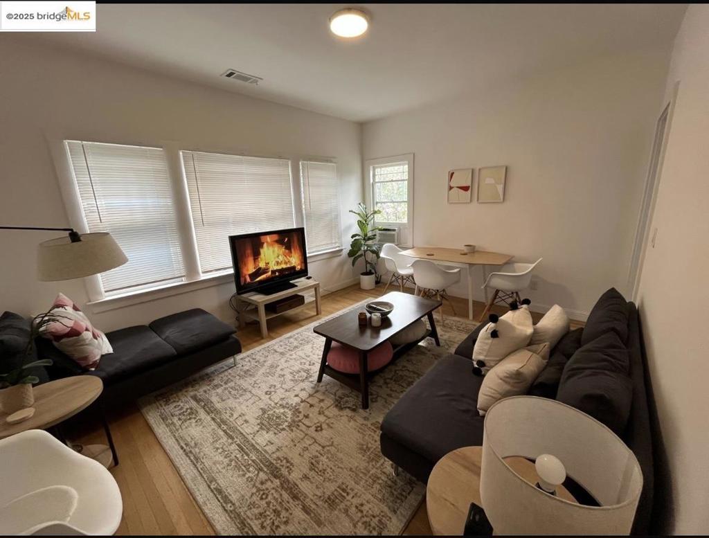 2942 Hillegass Ave Property Photo 1