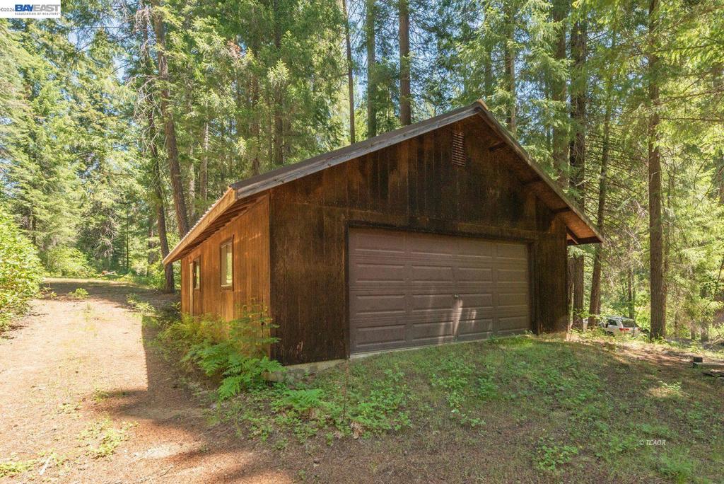 11221 Corral Bottom Rd Property Photo 2