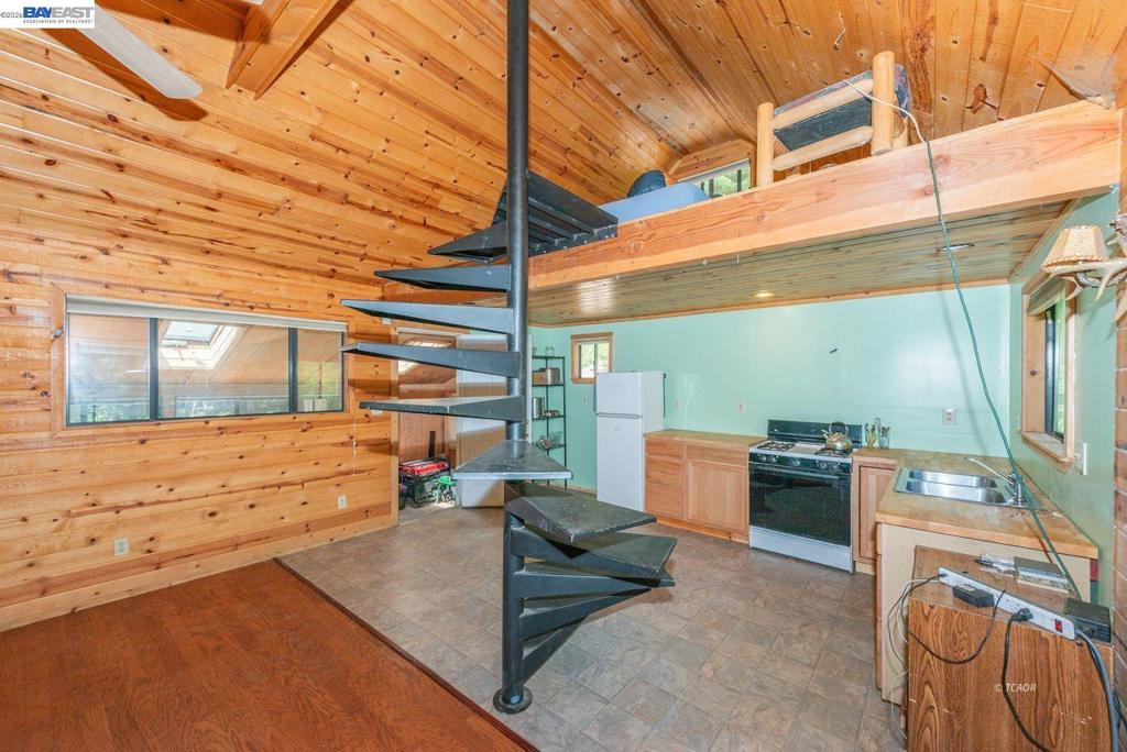 11221 Corral Bottom Rd Property Photo 17