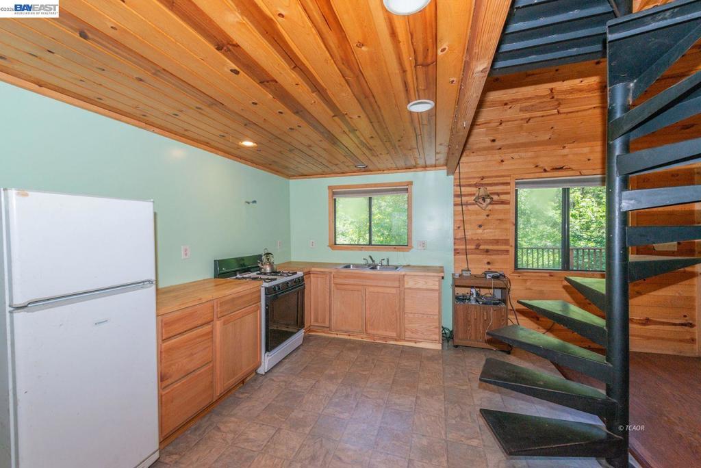 11221 Corral Bottom Rd Property Photo 18