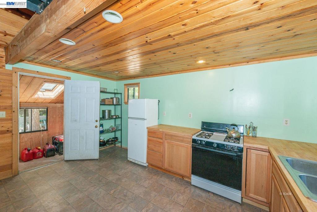 11221 Corral Bottom Rd Property Photo 21