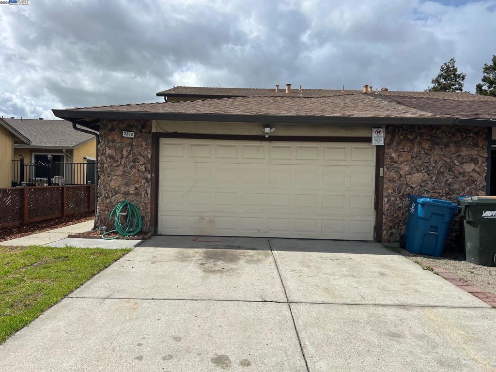 2202 Banyan Way Property Photo 1