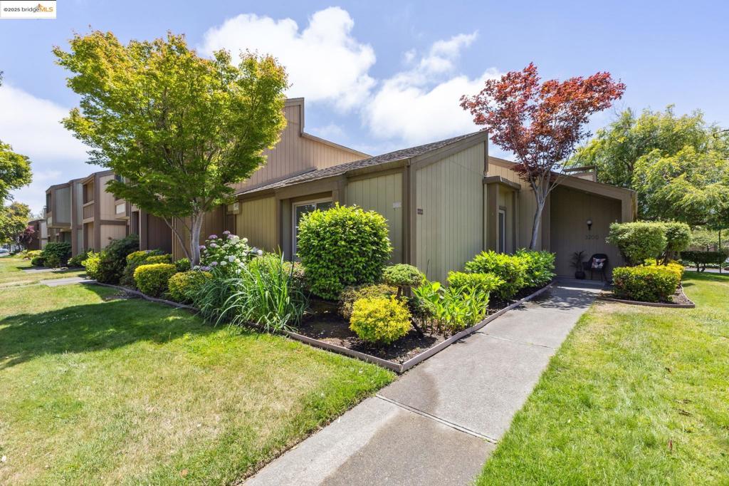 3200 Fir Ave Property Photo 1