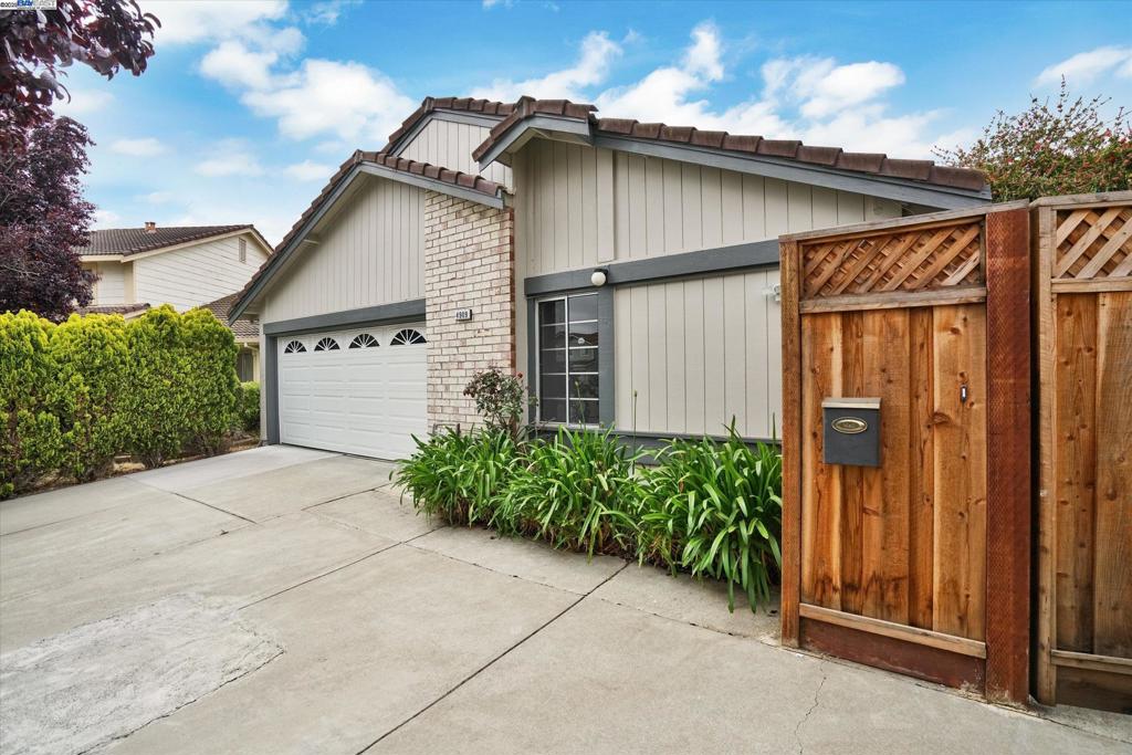4909 Romeo Property Photo 1
