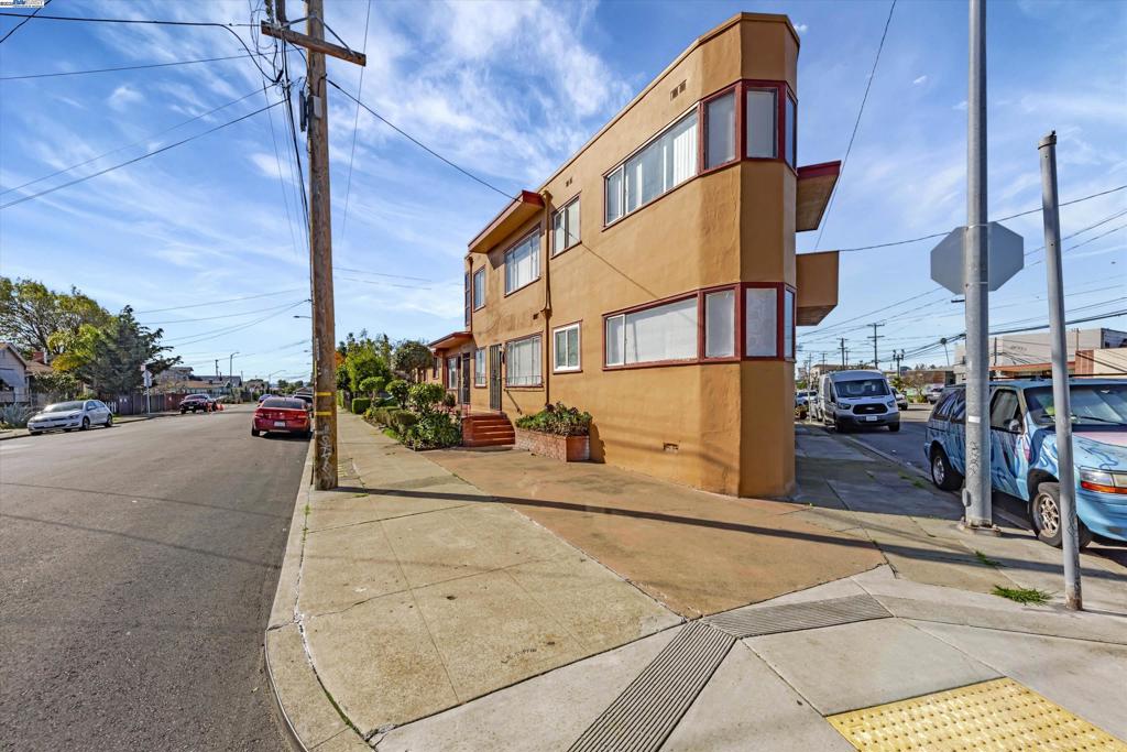 6033 Foothill Blvd Property Photo 1