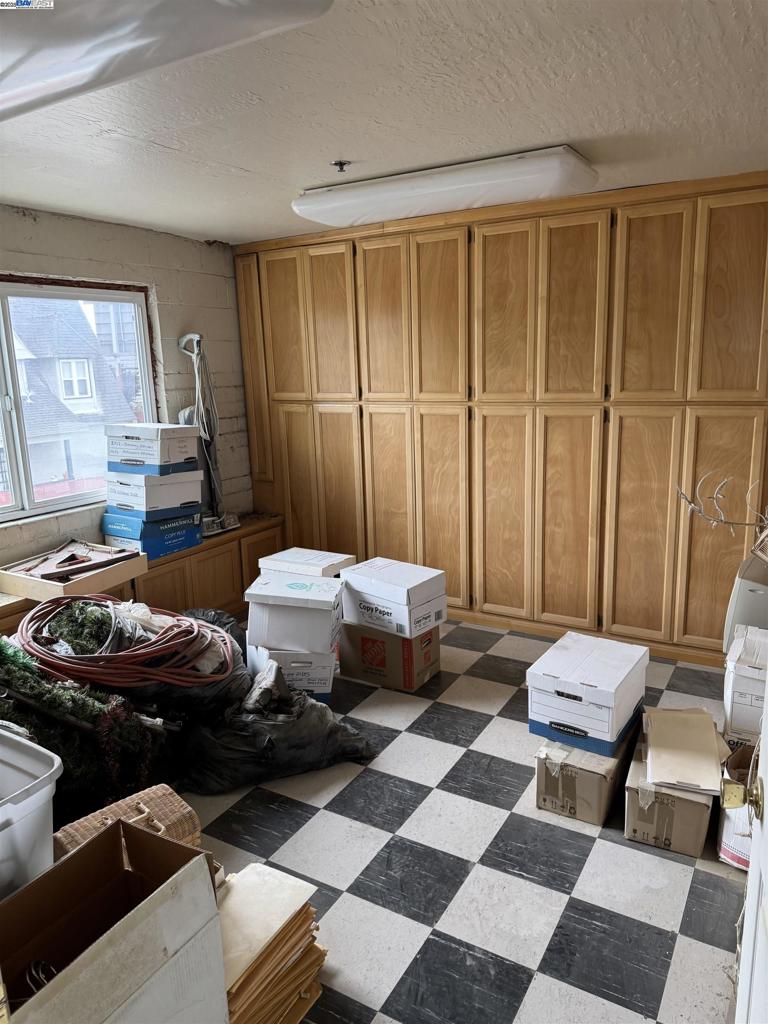 3418 San Leandro St Property Photo 18