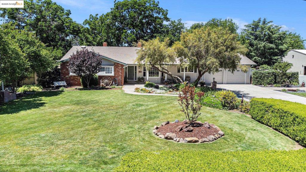 2825 Taylor Ln Property Photo 1