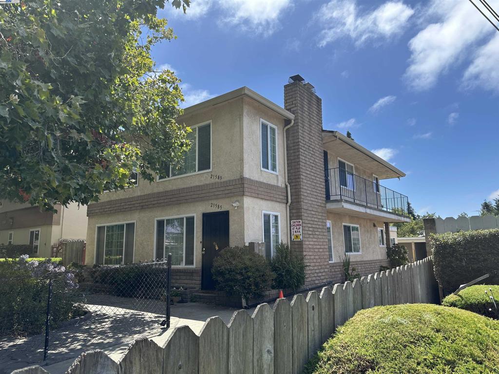 21585 Montgomery St Property Photo 1