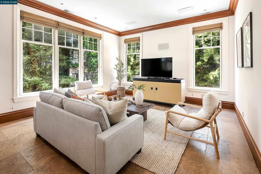 25 Crocker Ave Property Photo 16