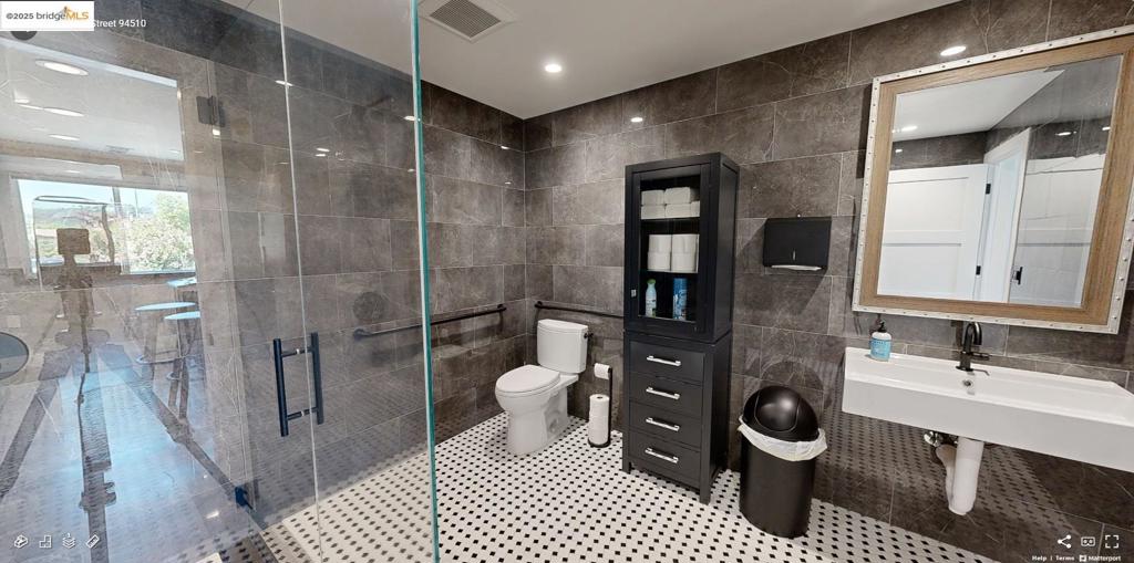 220 East G St Property Photo 4
