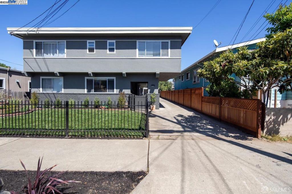 537 Pacific Avenue Property Photo 2