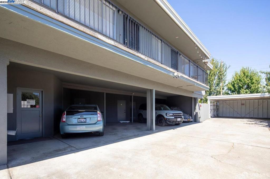 537 Pacific Avenue Property Photo 4