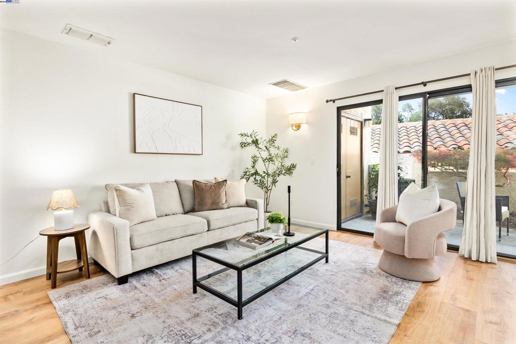 1312 S Villa
