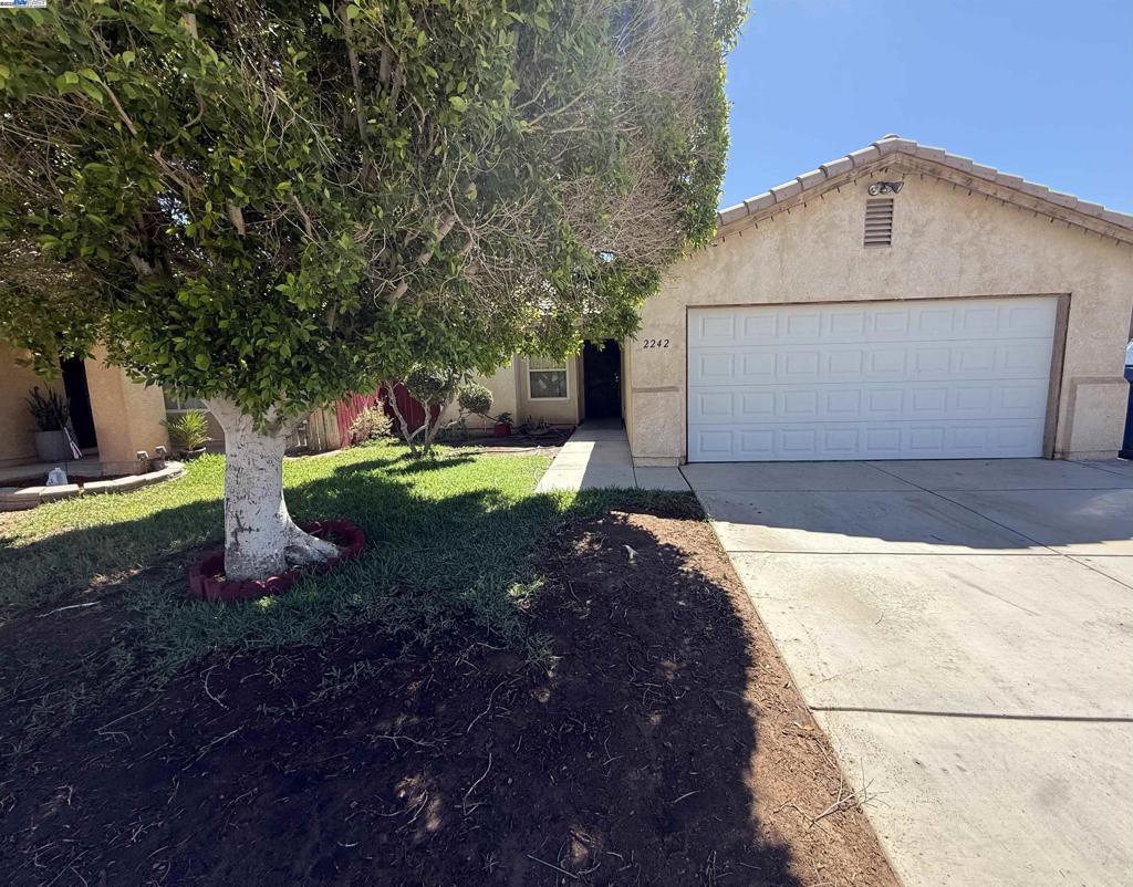 2242 I Yturralde Drive Property Photo 1